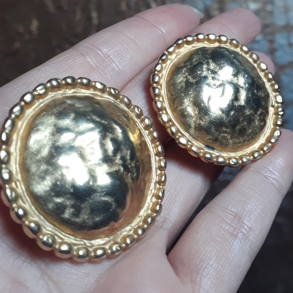 Vintage Goldtone Clip On Statement Earrings - Picture 10 of 14